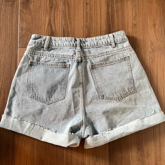Dissh High Rise Mom Shorts Light Wash Dad Shorts Long Inseam Raw Hem Size 30 - Picture 2 of 2